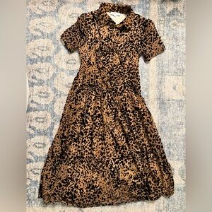 IVY CITY‎ CO Embossed Leopard Print Short Sleeve Midi Dress Size Small